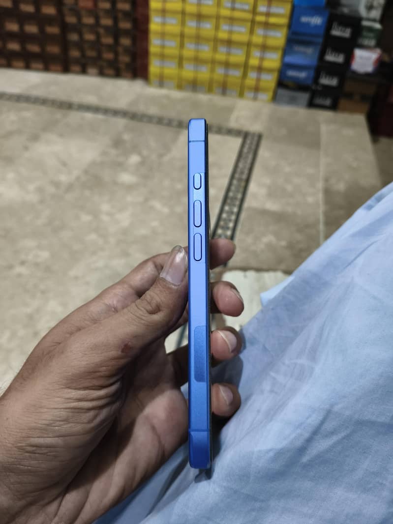 Apple iPhone 16 2