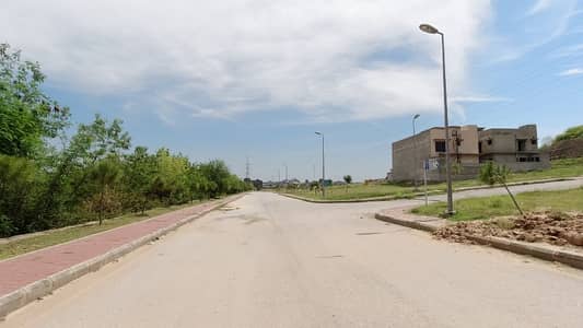 Below Investor Rate 4 Marla Commercial Plot With Ground+4 Story
