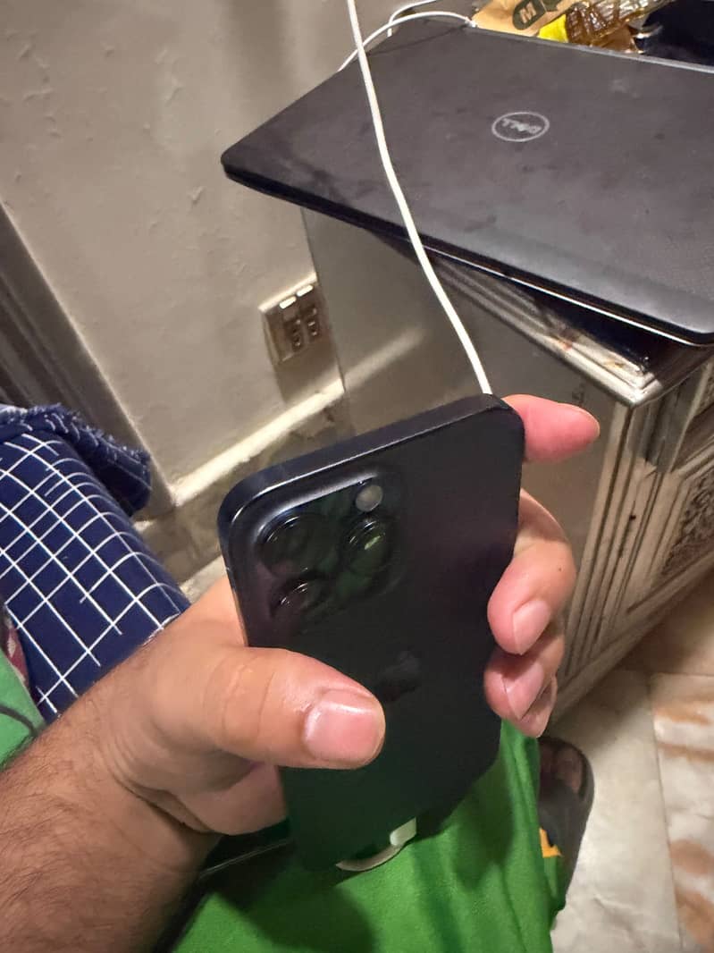 iPhone 15 Pro Max 2