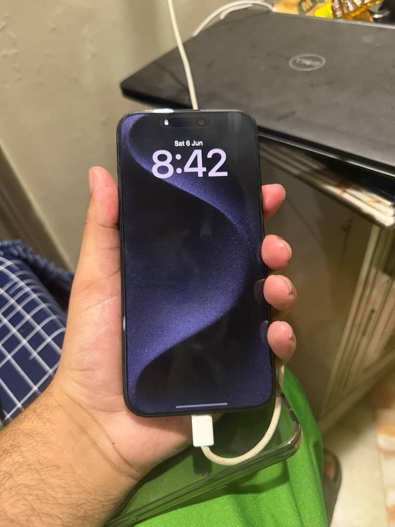 iPhone 15 Pro Max 4