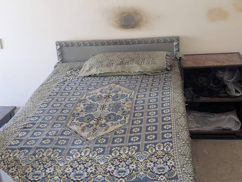 single bed with side table 0