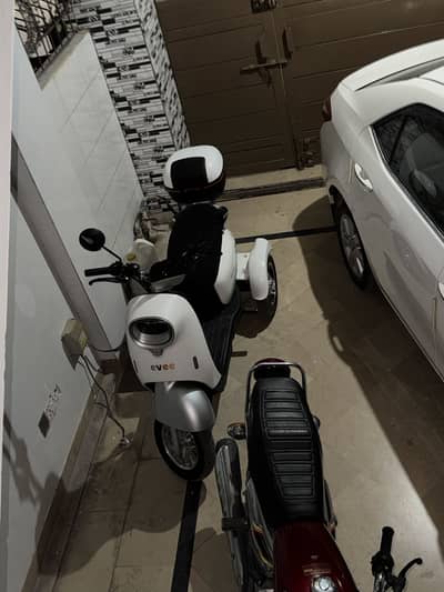 Nissa evee scooty