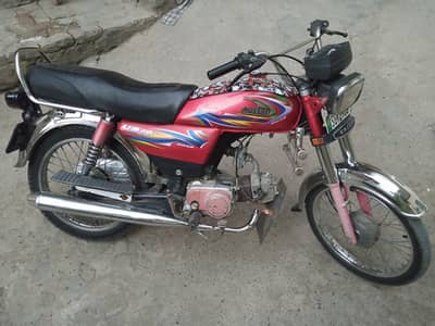 us 700 cc bike outstanding shining engine wise OK