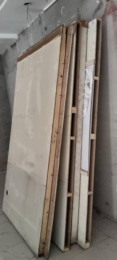 wooden patition 4'*8' feet 3" width  7 pcs