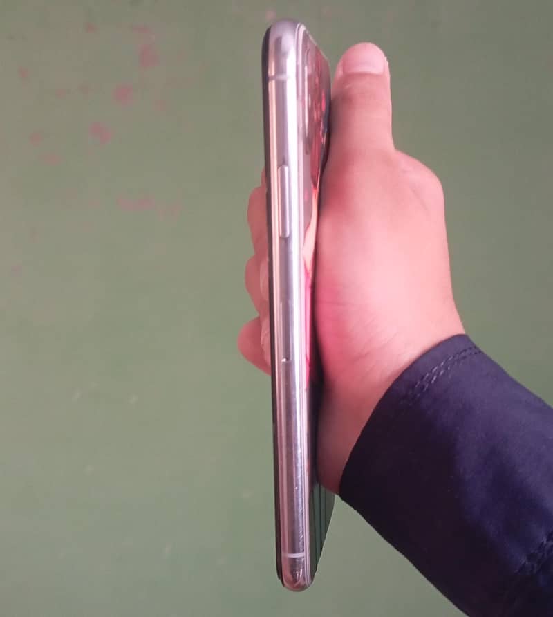 Apple iPhone X 3