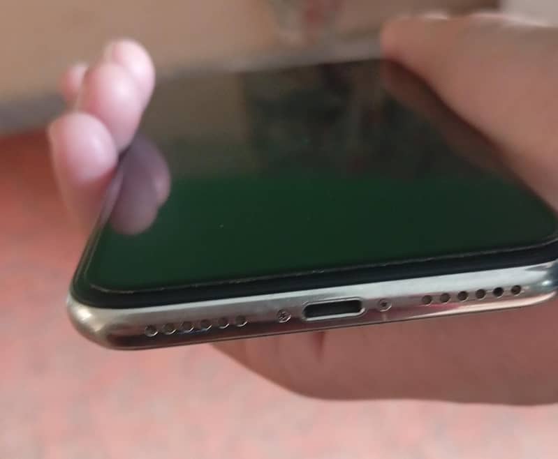 Apple iPhone X 4