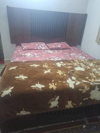 king size bed with 2 side tables