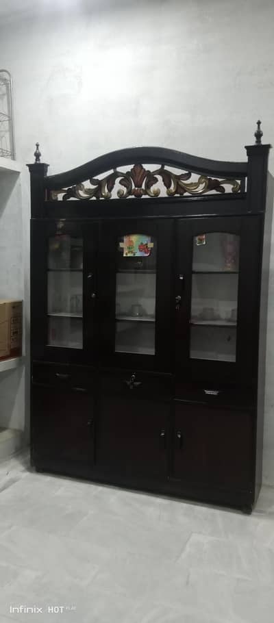 showcase With 3 doors