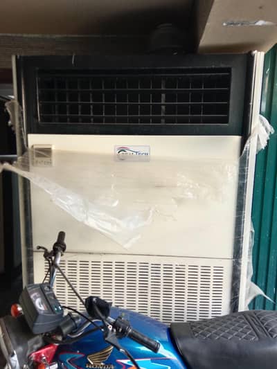 Real Teach. company k pawer full tower AC. 2 sezan use hn