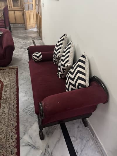 Dewan in Excellent Condition