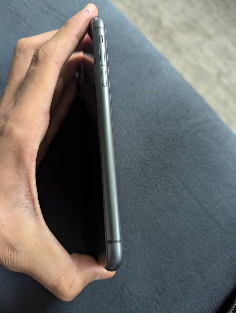 Apple iPhone 11 3