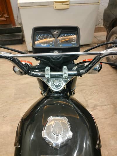 Honda 125 Black 2024 model