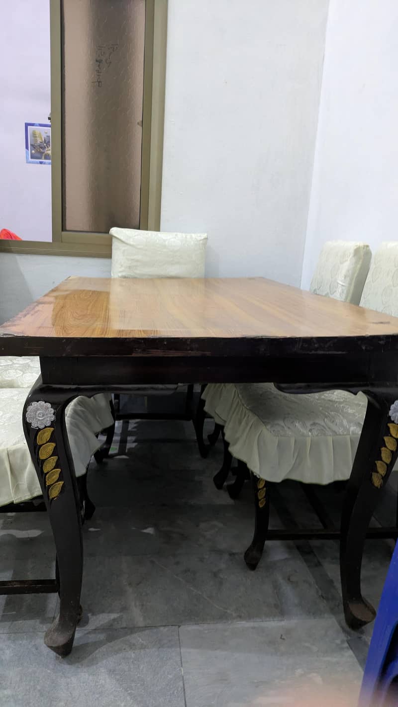 Dining table + chairs 0