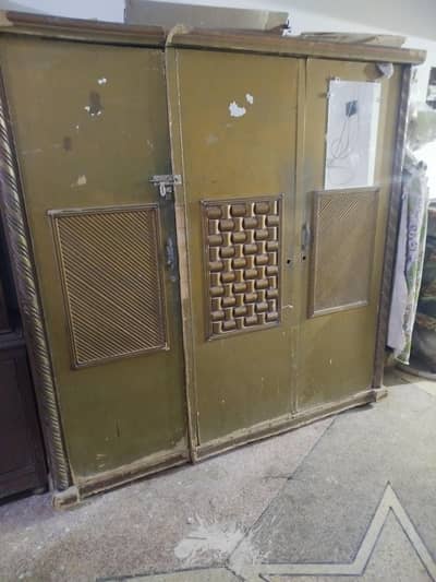wooden 3door almari