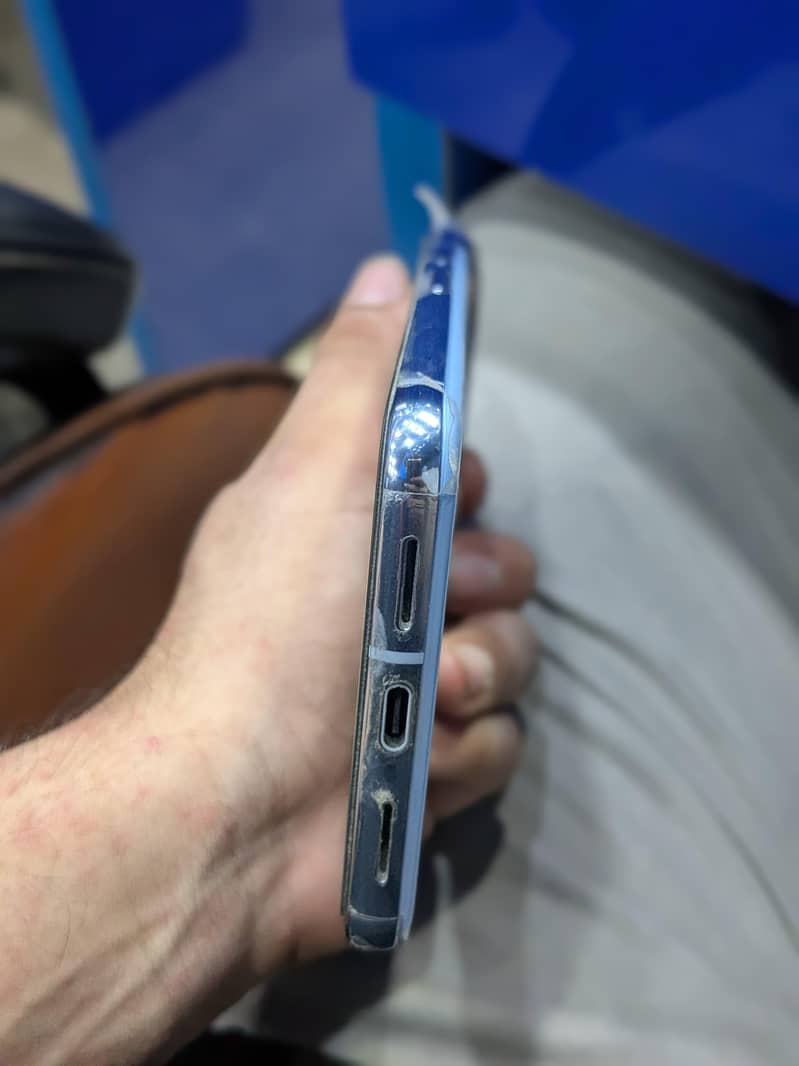 Google Pixel 8 Pro Scratch less 3