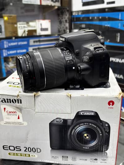 Canon 200D - 18-55mm stm lens - with box and accessories
