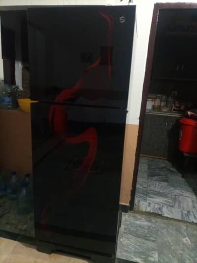 10/10 CONDITION NEW FRIDGE GLASS BODY.