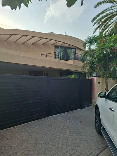 SYED BROTHERS PROUDLY OFFERS: 1-Kanal Elegant Bungalow Is Available In The Best Block Of DHA Lahore.