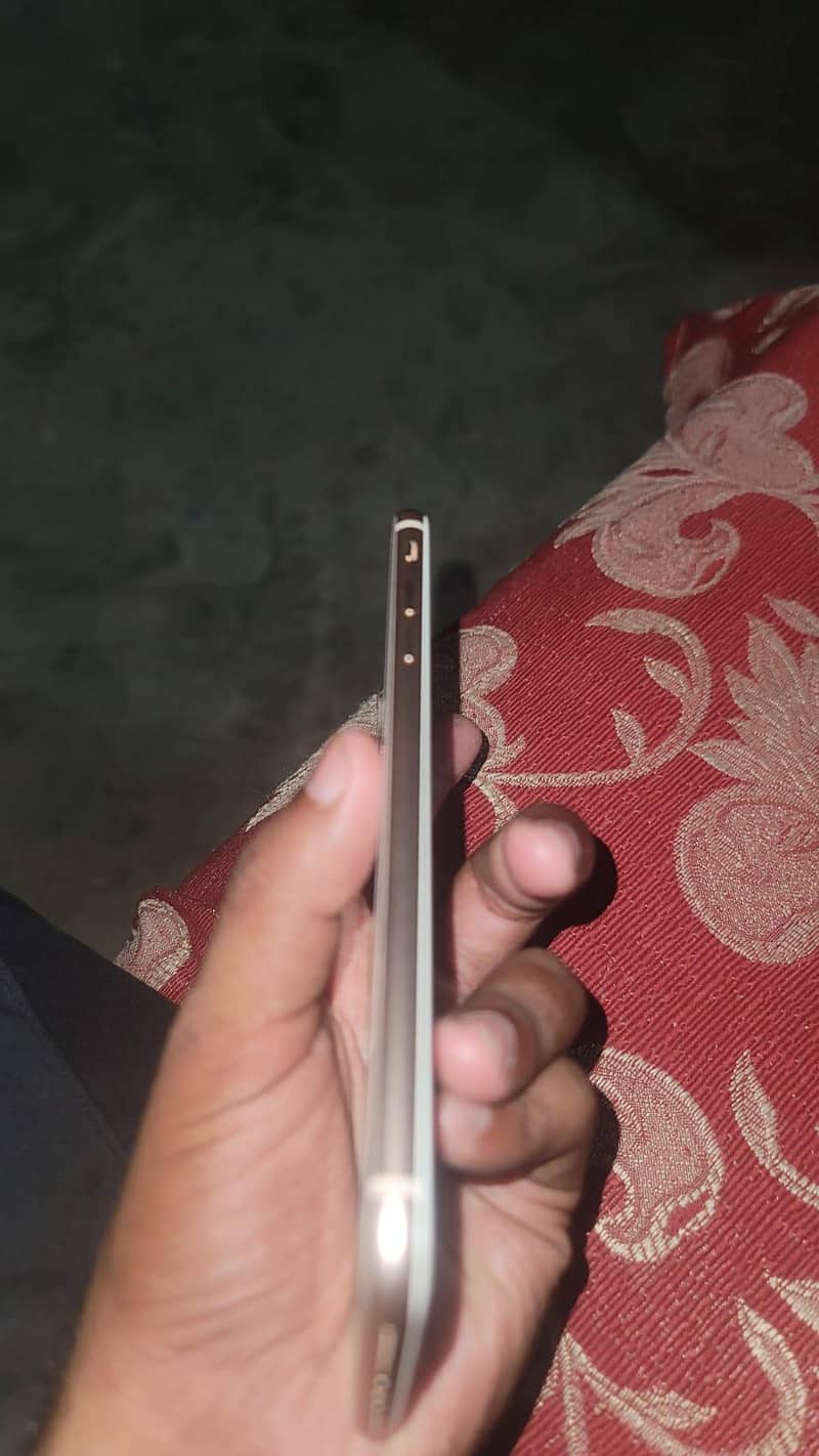 Apple iPhone 8 Plus 1