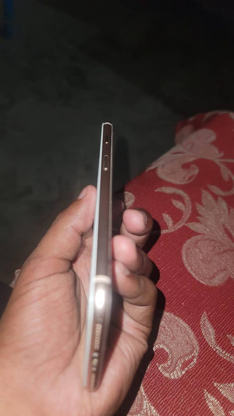 Apple iPhone 8 Plus 3