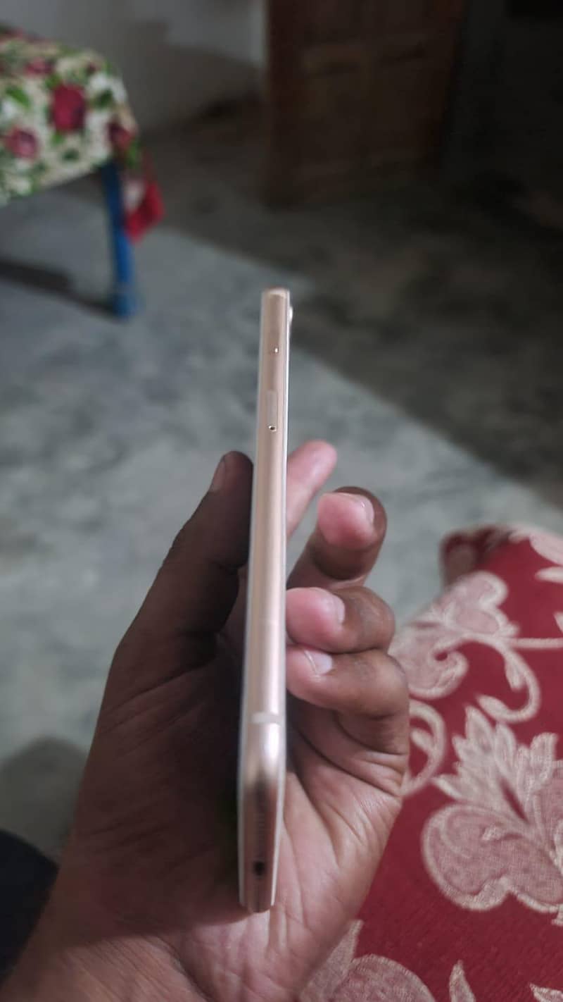 Apple iPhone 8 Plus 5
