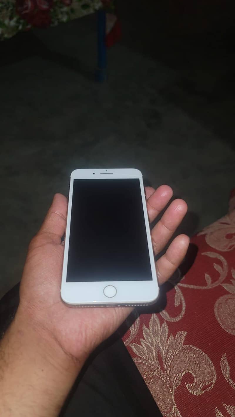 Apple iPhone 8 Plus 6
