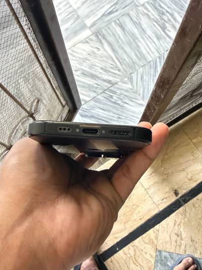 Apple iPhone 16 Pro
