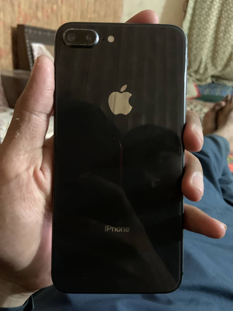 Apple iPhone 8 Plus 2