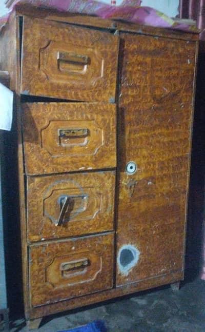 old high quality metal safe but used