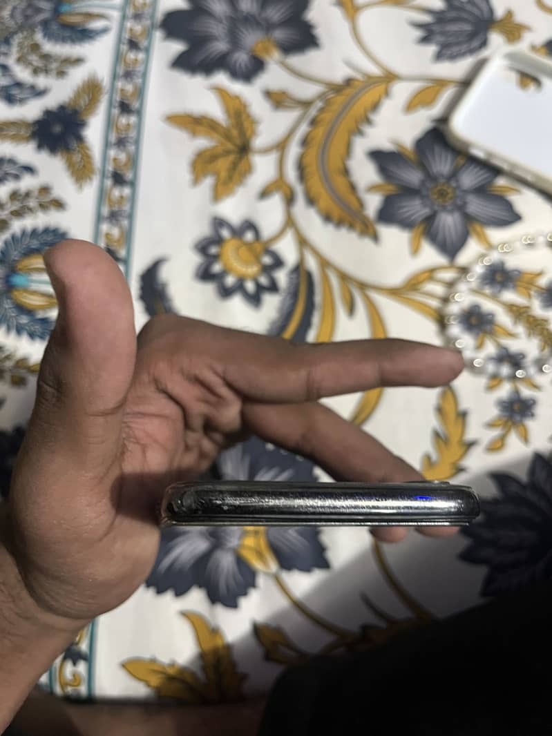 Apple iPhone X 3