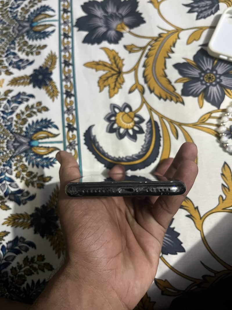 Apple iPhone X 5