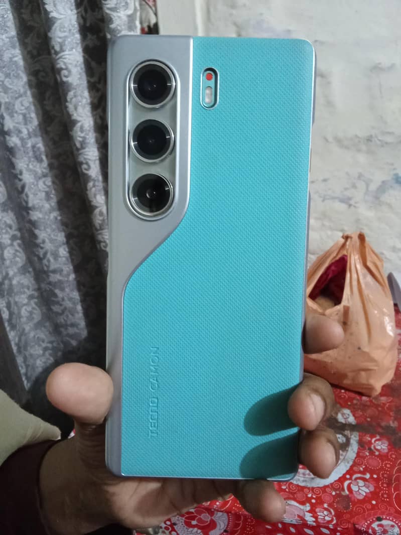 Tecno CAMON 40 Pro 4