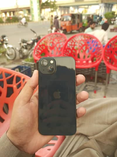 Apple iPhone 13