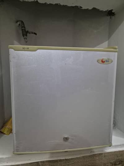 Mini room Fridge- SG 08