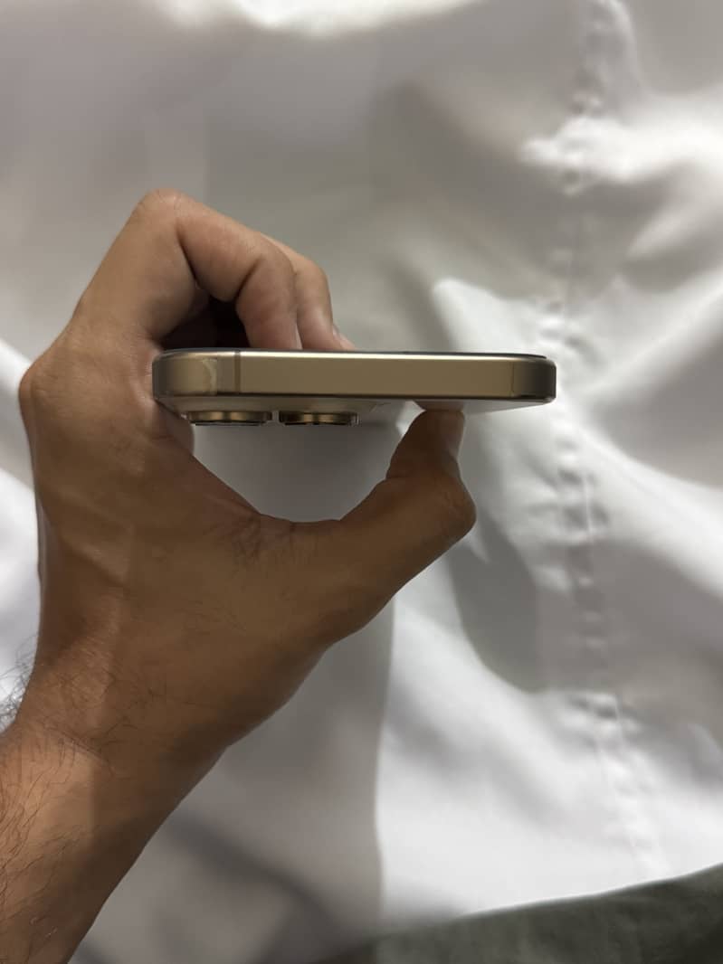 Apple iPhone 16 Pro Max 3