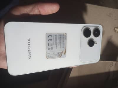 techni spark 40