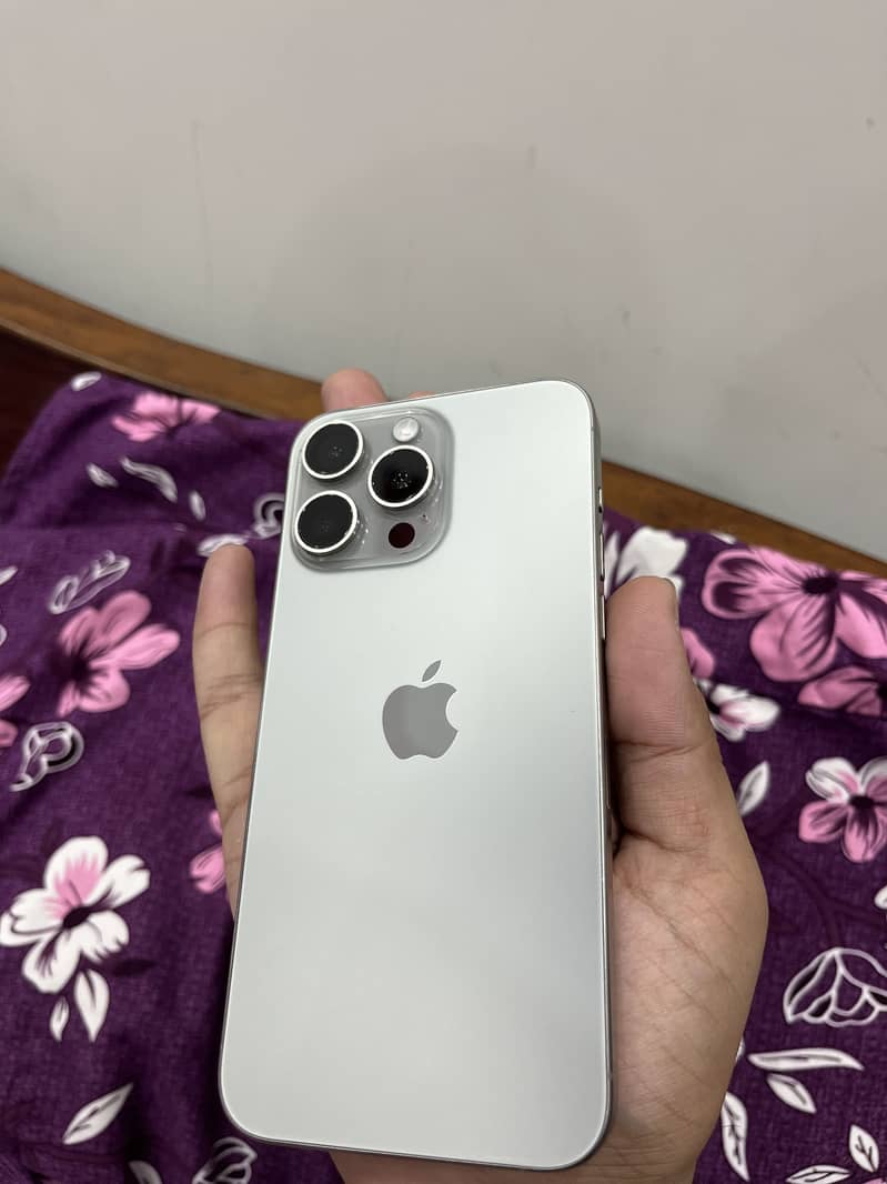 Apple iPhone 15 Pro Max 2