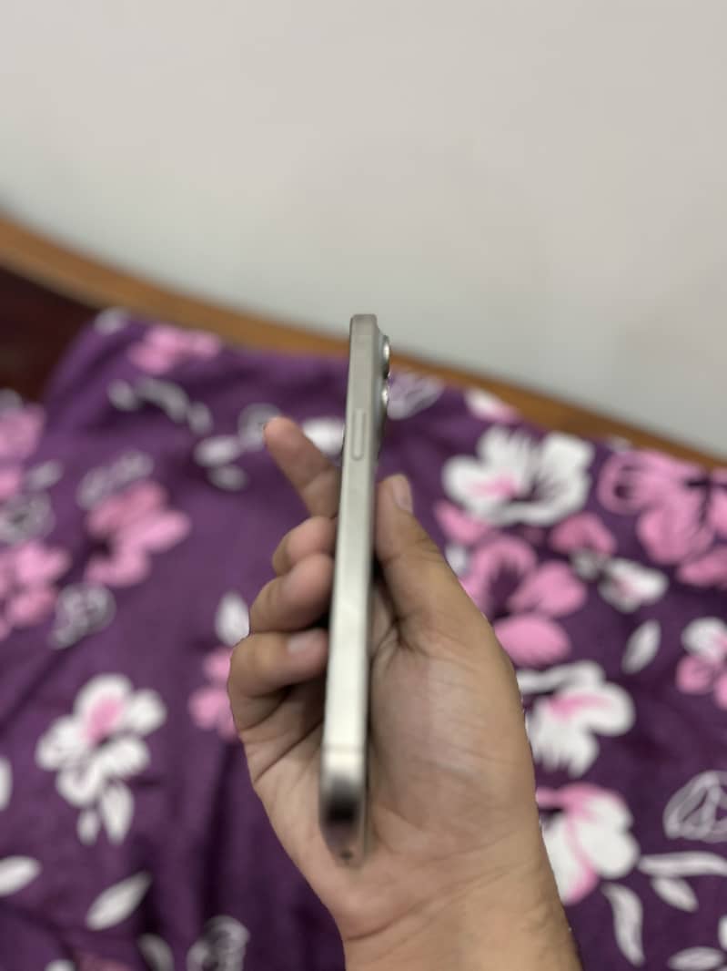 Apple iPhone 15 Pro Max 3