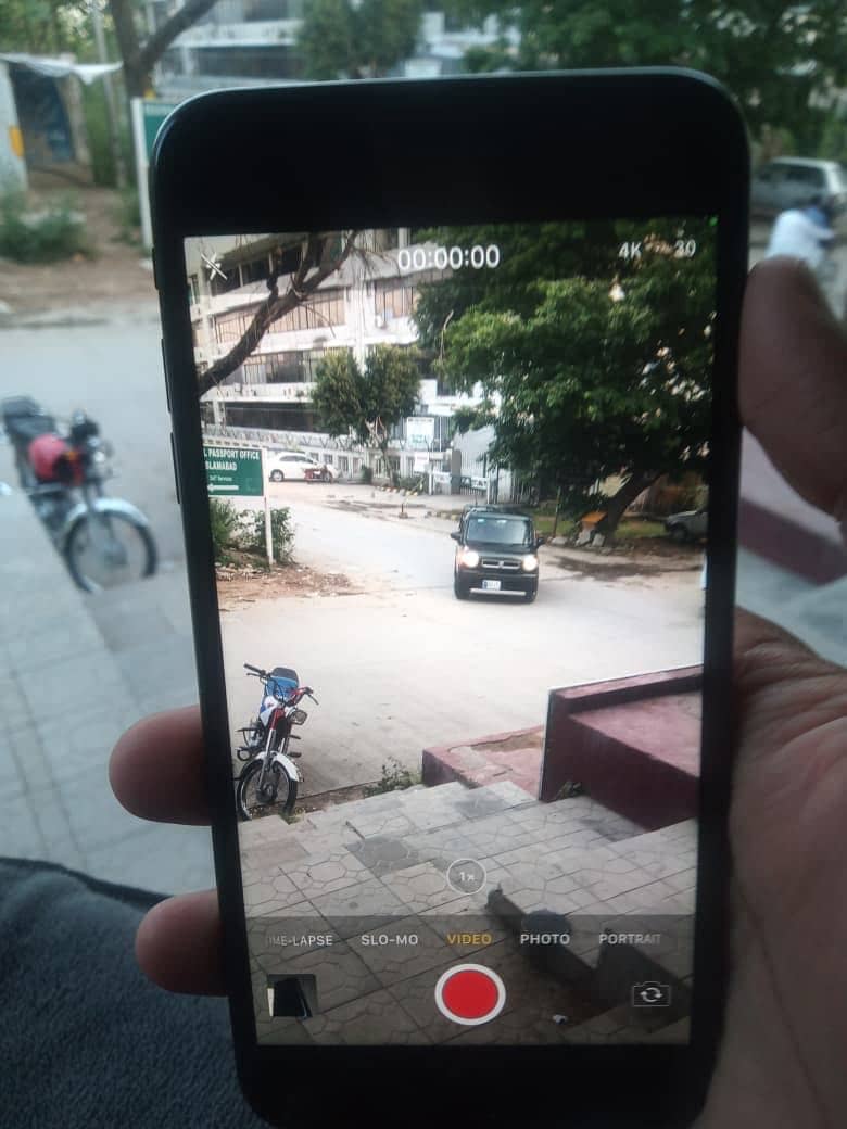 Apple iPhone 7 Plus 2