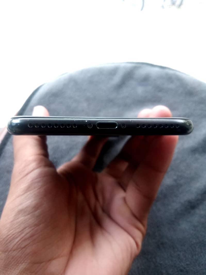 Apple iPhone 7 Plus 5