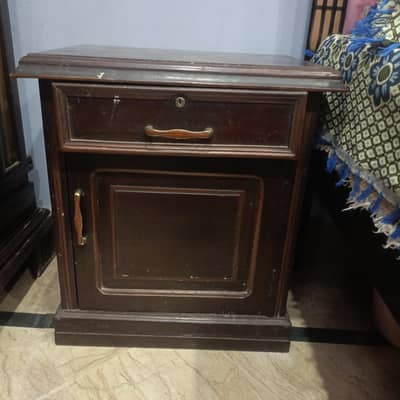bed dressing and 2 sidetables