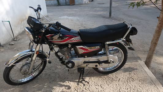 125 black colour