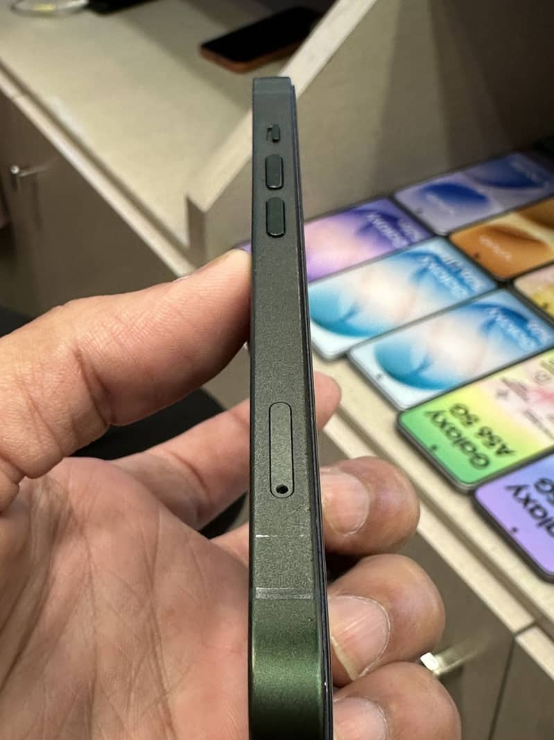 Apple iPhone 13 3