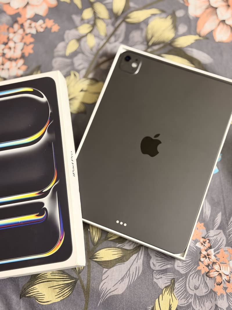 Apple ipadM5,complete box,10/10condition,only on month use 0