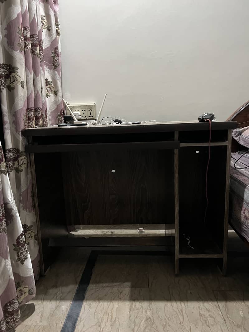Computer table alike new 1