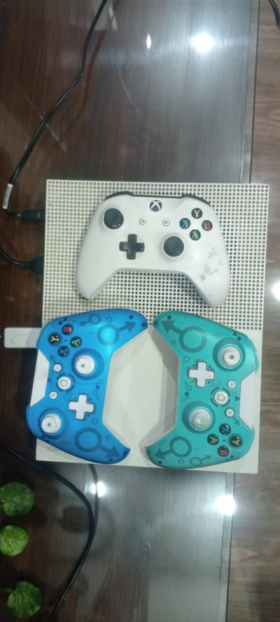Xbox one S 1 TB 3 controllers 13 games good condition
