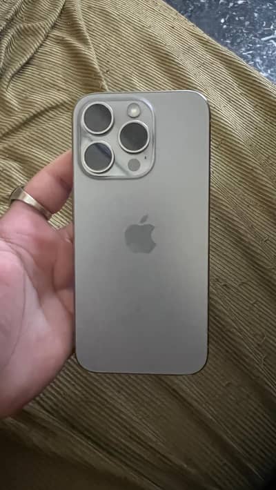 Apple iPhone 15 Pro…………………. . 11 12 13 14 16 17