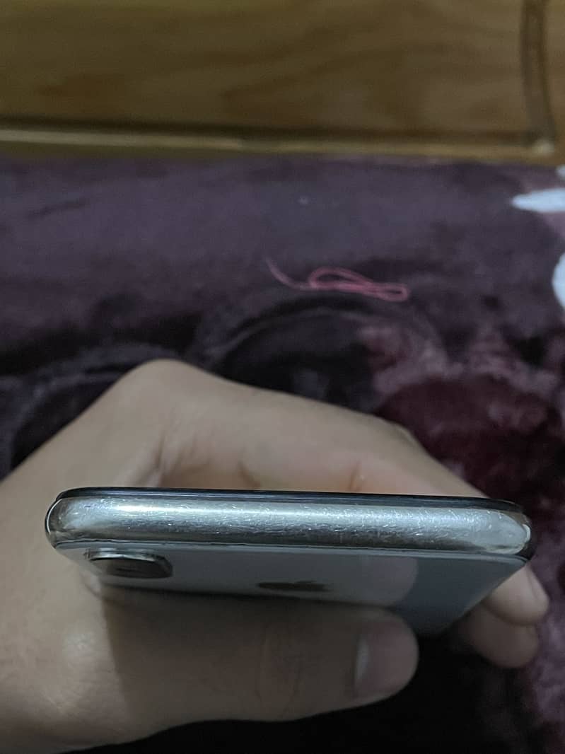 Apple iPhone X 3