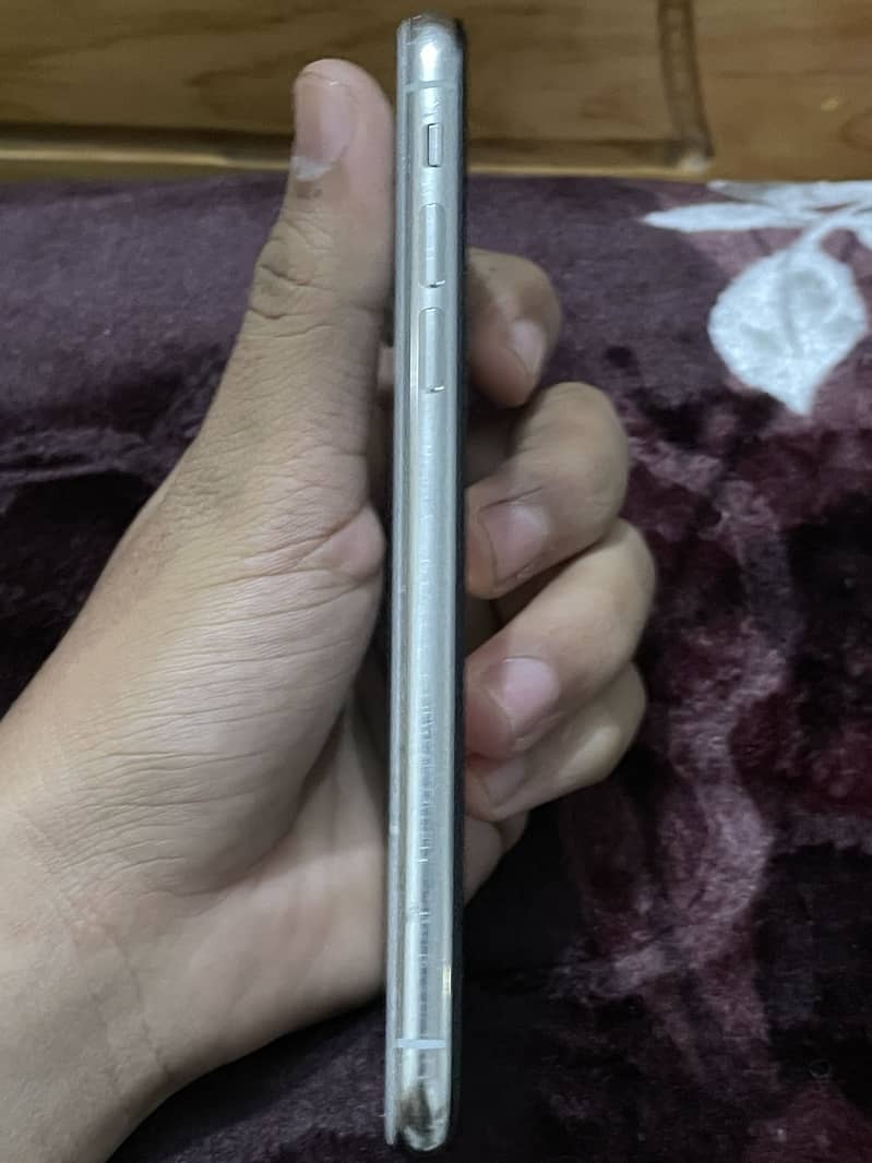 Apple iPhone X 4