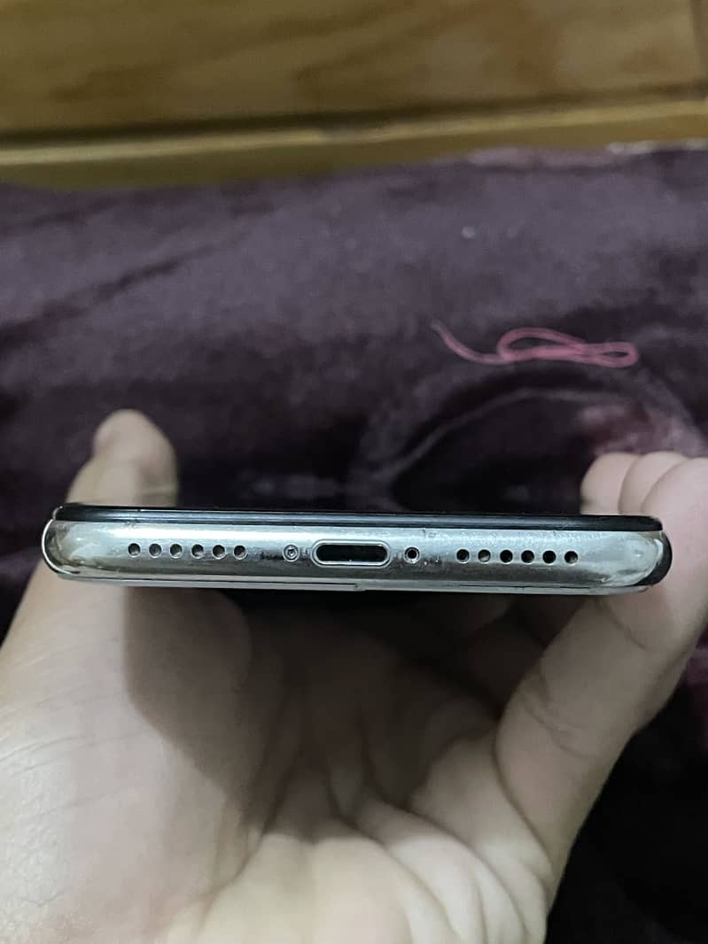 Apple iPhone X 5